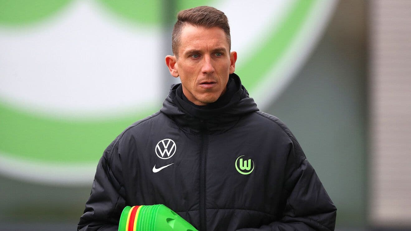 Wolfsburg, Sack, Coach Bauer, Relegation Battle